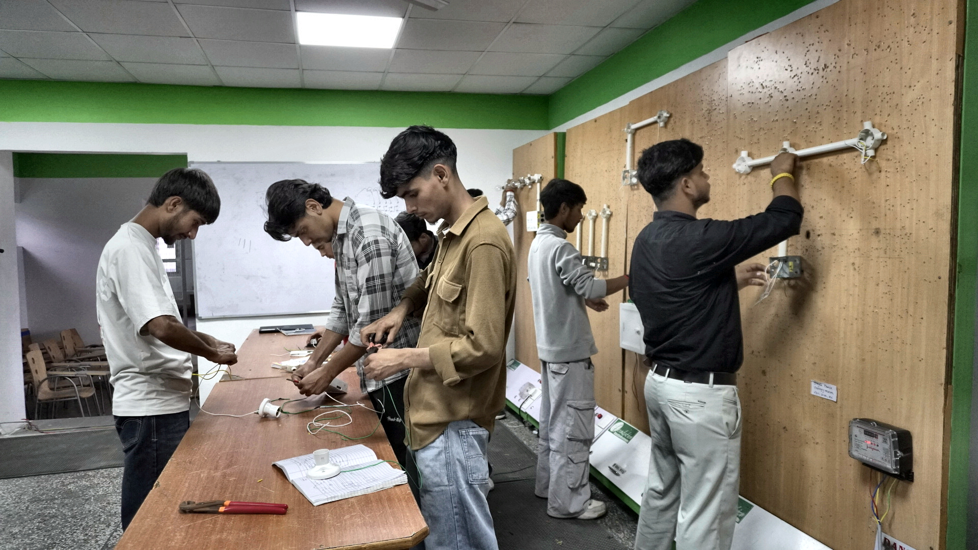 Electrician Lab photo 2